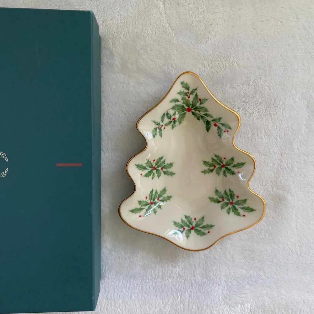 Lenox Small Dish Christmas Tree Shape Holly Berry Gold‎ Trim Edge 5 inch Vtg USA